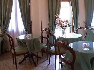 B & B Livia Oliva Lido di Venezia 2*,  Italy